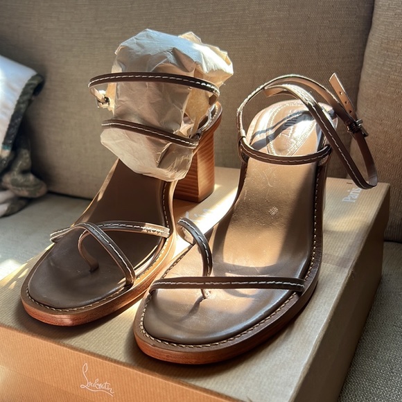 LIKE NEW BROWN SCHUTZ HEELS - Picture 5 of 6